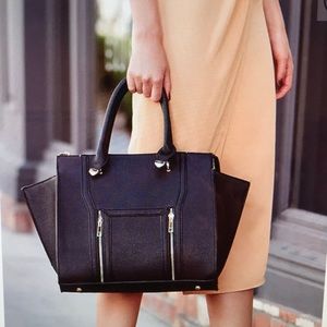 Wing woman black handbag